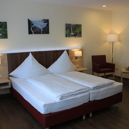 Gastehaus Anton Hotel Oberursel Bagian luar foto