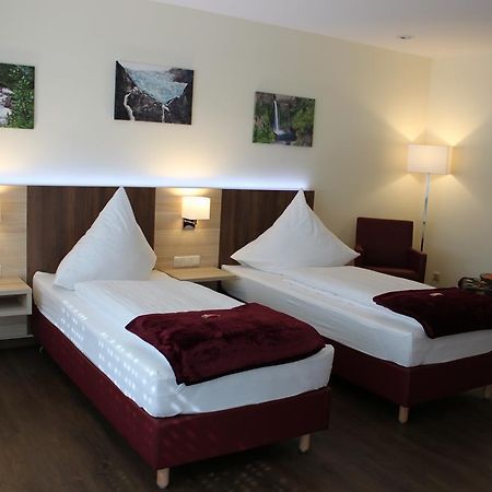 Gastehaus Anton Hotel Oberursel Bagian luar foto