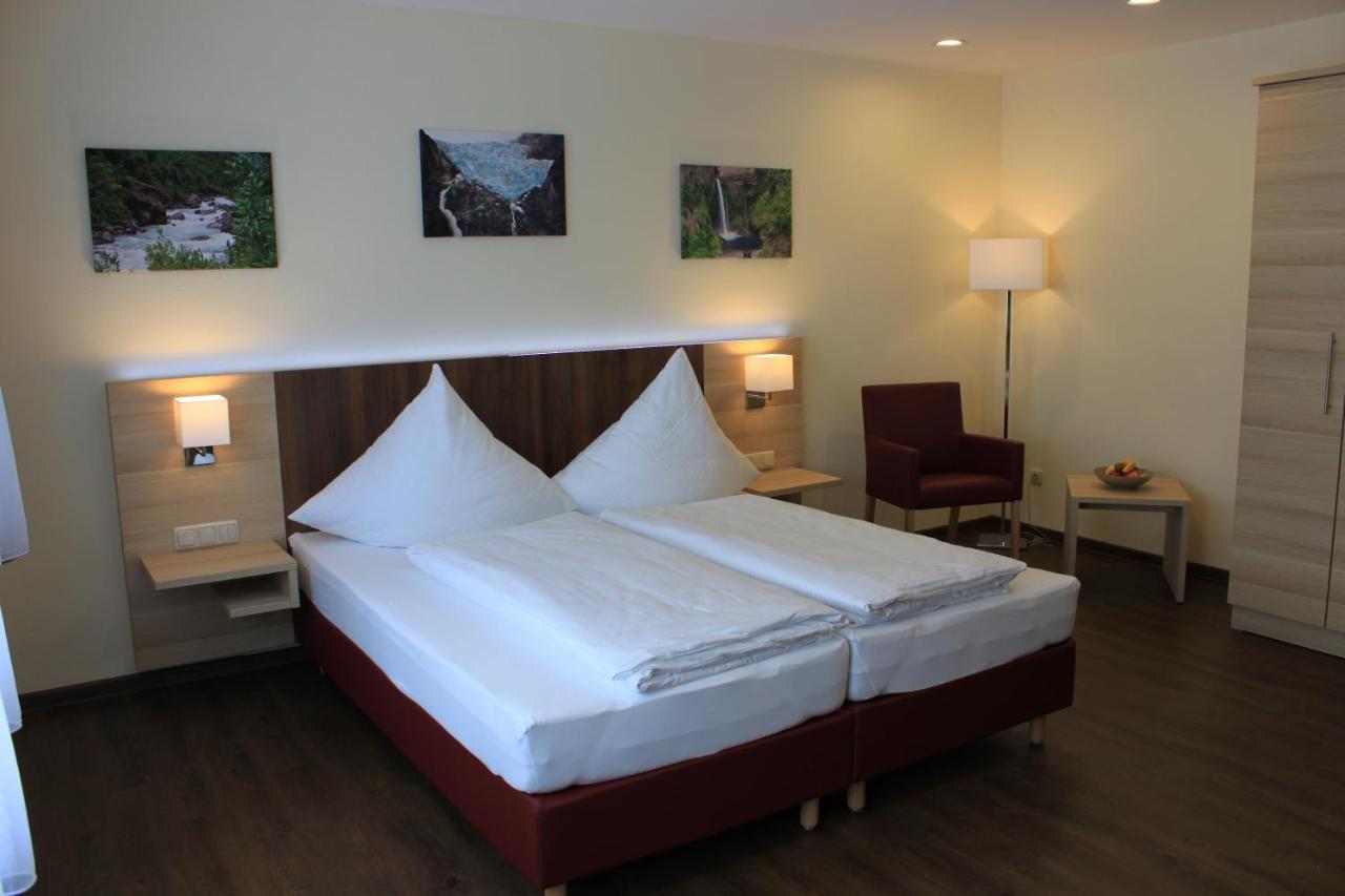 Gastehaus Anton Hotel Oberursel Bagian luar foto